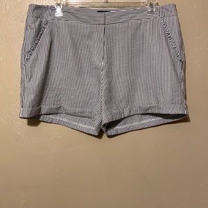 King Tall Sally size 16 black white pinstriped shorts